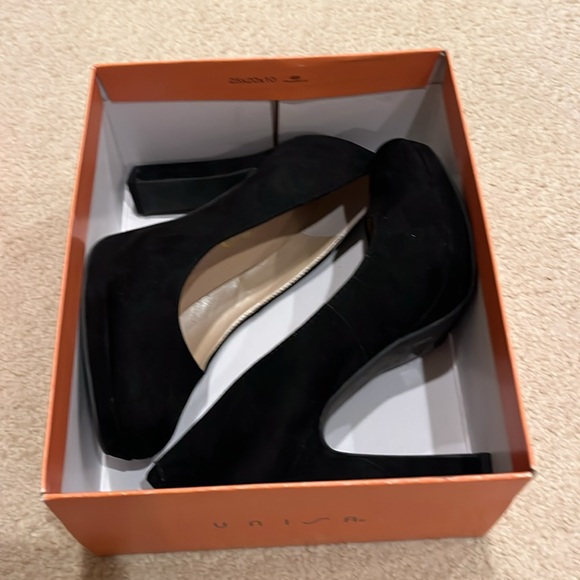 Black suede heels - Picture 6 of 6